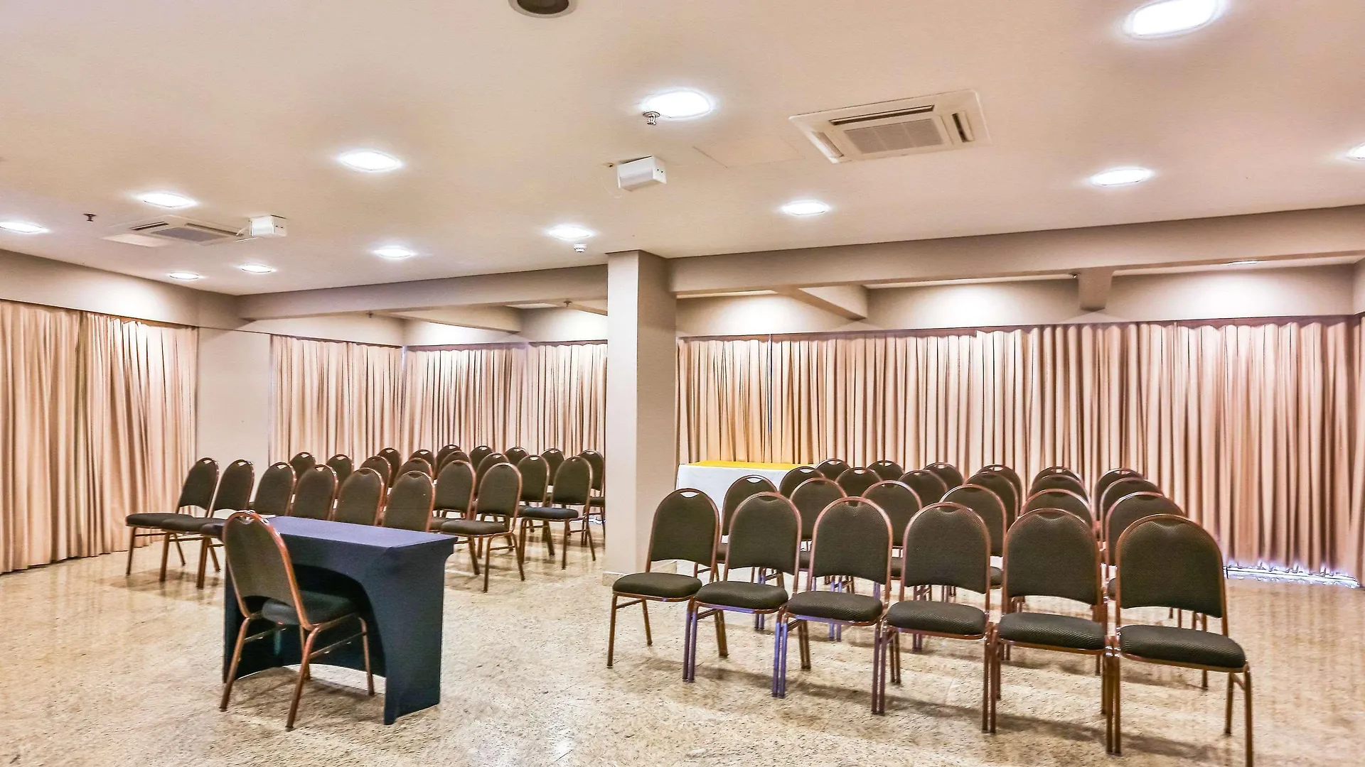 Comfort Suites Brasilia Hotel